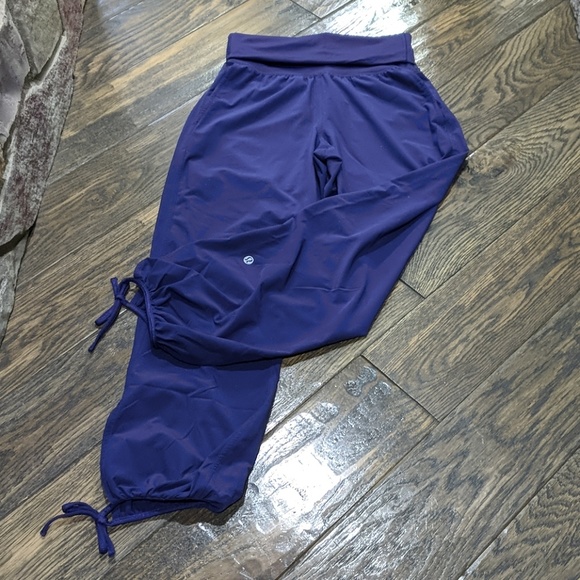 Lululemon Capri with Pockets and Tie Bottom - Picture 3 of 3